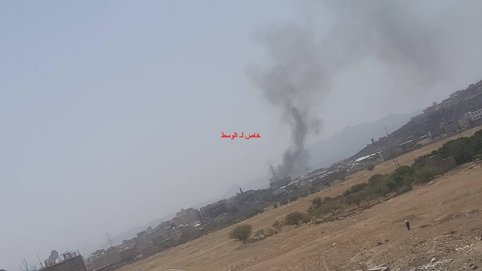 تضرر عدد من مباني الجامعة ومنازل المواطنين والوسط تنشر صورة حصرية للإنفجارات بصنعاء