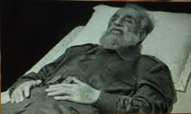  ابو الثورة الكوبية يتوفى على فراشه بعد فشل 600 محاولة لاغتياله متحديا لـ 10 رؤساء امريكيين ويوصي بحرق جثمانه
